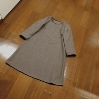 カフェオレカラーウールツィードのシンプルワンピース