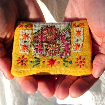 カードケース・名刺入れ　収穫祭　～羊毛フェルト　インド綿　ブロックプリント　刺繍　パッチワークの画像