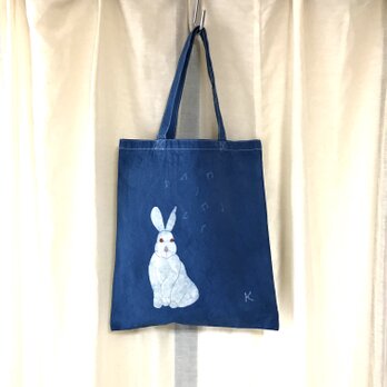 ロウケツ染　藍染め手提げ　ウサギとトランペットの画像