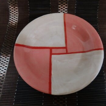 銘々皿　モザイク柄で白地とピンク色に赤のラインの画像