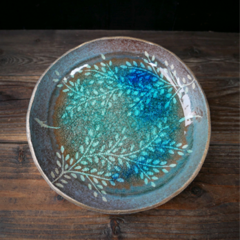 水たまり中大皿 no.13  枝葉と魚の画像