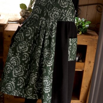 久留米絣グリーンの花柄ジャンパースカートの画像