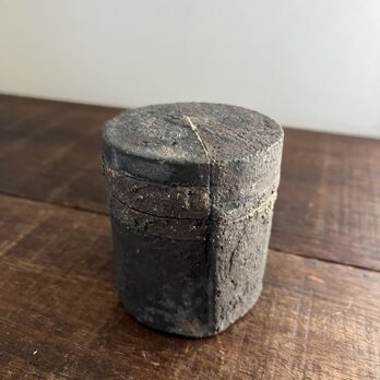 黒釉&黒泥彩紋「紬帯」蓋器(茶器)の画像