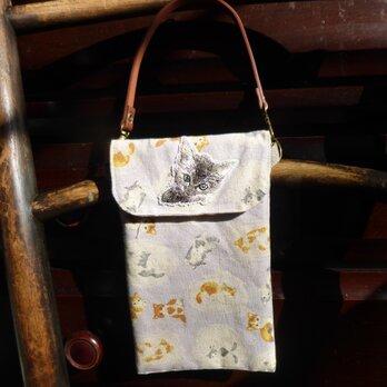 猫刺繡のスマホケース（送料無料）の画像