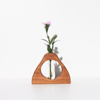 木の花瓶の画像