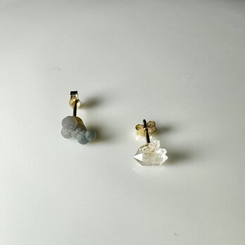 グレープカルセドニーと水晶の結晶のピアスの画像