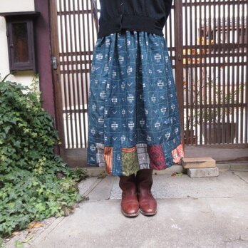 着物リメイク☆緑青絣織り紬に裾パッチ80ｃｍ丈の画像
