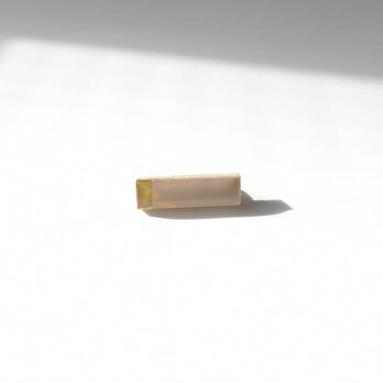 美濃焼タイルのブローチ(gold×胡桃)の画像