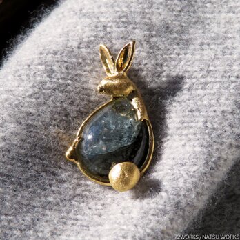 うさぎのトルマリン ブローチ / Black Tourmaline Rabbit Broochの画像