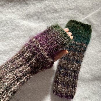 リブ編みの指なし手袋　紫の画像