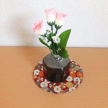 置物用敷物　マット　円形　花瓶、植木鉢などの敷物に　金彩花柄の画像