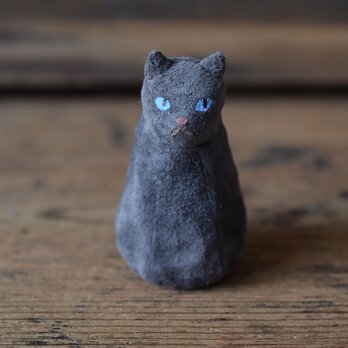 革のオブジェ　グレー猫の画像