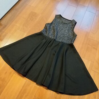ブラックツィードのフレアジャンバースカートの画像