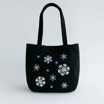 雪の結晶＊ビーズ刺繍のハンドバッグの画像