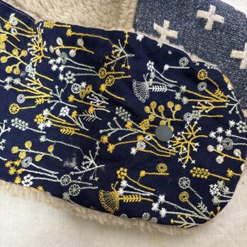 ✳︎ハンドメイド✳︎ふわふわネックウォーマー 紺リーフボタニカル刺繍クロスニットパッチワークファ