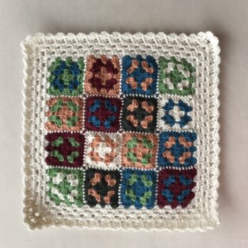 ウール100%   かぎ針編みのマルチマット　敷物　毛糸　編み物　ミニマット　マルチカバーの画像