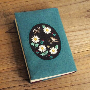 【受注生産】手刺繍のブックカバー『野菊』の画像