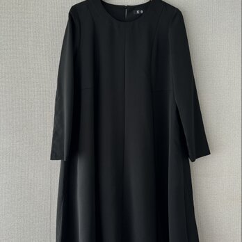 ブラック　Aラインワンピース　の画像