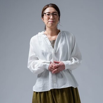 【wafu】リネンシャツ 巧妙に仕立てられしギャザースタンドカラーシャツ/白色 t034f1-wht1の画像