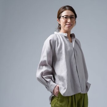 【wafu】リネンシャツ 巧妙に仕立てられしギャザースタンドカラーシャツ/灰桜 t034f-hzk1の画像