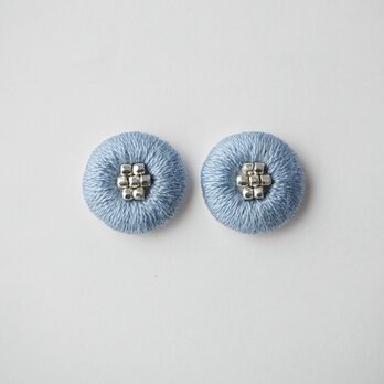 刺繍ピアス　　　シンプル　ニュアンスブルーの画像