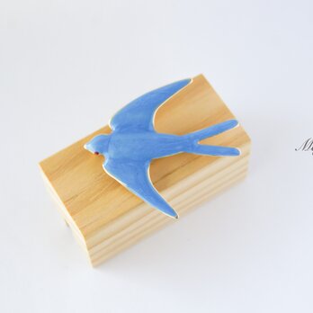 『優雅なブローチシリーズ　春夏の空に可愛いブルーのツバメ』ライトブルー　燕　つばめの画像