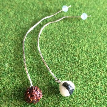 おにぎりの具ピアス（梅干し）