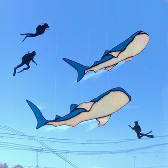 ステンドグラス サンキャッチャー&ウォールデコ　 ジンベイザメの画像