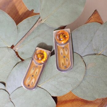 蒔絵ピアス　”燈”