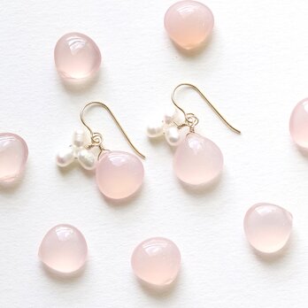 天然石 ピンクカルセドニー×淡水パールの小花ピアス（イヤリング）｜14Kgf｜アレルギー対応｜春色 ―in bloom―