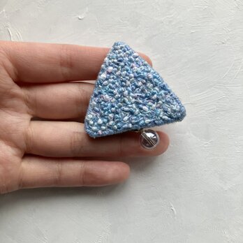 　"つぶつぶサラダ" sora 刺繍三角ブローチの画像