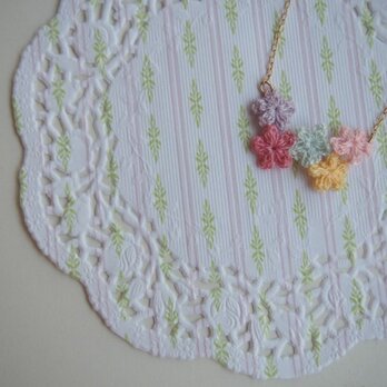 【売切のため予約受付中】小さく編んだ小花のネックレスの画像