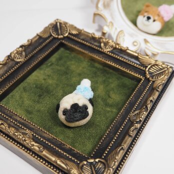 【受注製作】-冬限定-まゆパグ(フォーン・黒) とニット帽ブローチ　羊毛フェルト