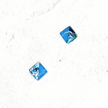 青の螺鈿とライトブルーのスクエアのピアスイヤリング【1682】の画像