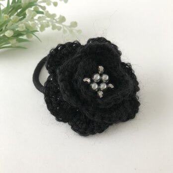 フラワー毛糸編みヘアゴム　黒 ブラック かぎ針編み 花の画像