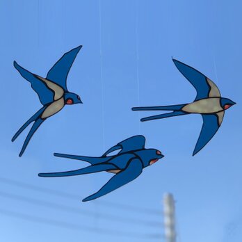 ステンドグラス　サンキャッチャー　つばめ　３羽（A,B,C）セットの画像