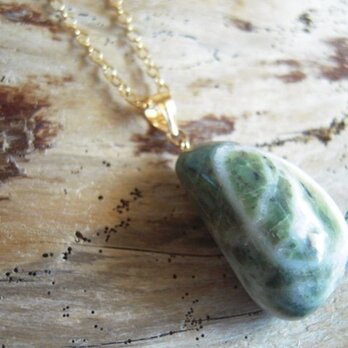 【Sold】greenapple 自然石のネックレスの画像