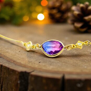 グラデーションクリスタルガラスのブレスレット　ブルー×マゼンダ　変形カットゴールド金具