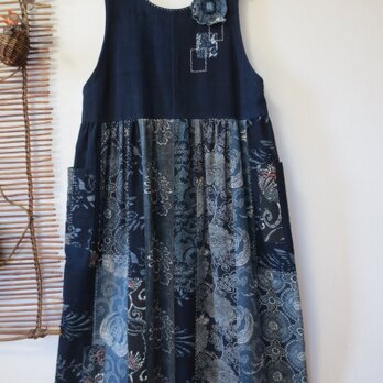 古布リメイク　2wayジャンバースカート（コサージュ付き）　藍染　型染　刺し子　一点物　ゆったりサイズの画像