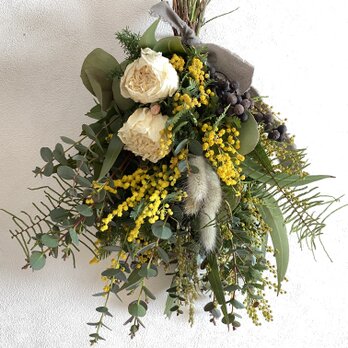 みもざとユーカリのスワッグ（白芍薬）の画像