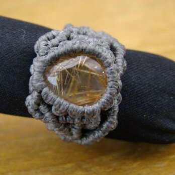 タイチンルチルクォーツのマクラメ編み リングの画像