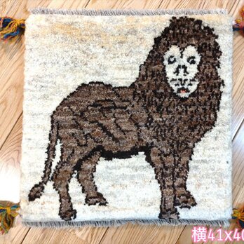 ペルシャ　ギャッベ　41x40.5 　アイボリー　ふさふさライオン　ギャッぺ　ギャベの画像