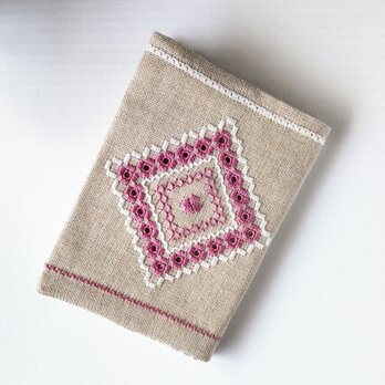 リネン   手刺繍のブックカバー   春 (A6/ 文庫本サイズ )の画像