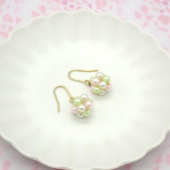 さくら色パールのビーズボールピアス／イヤリング