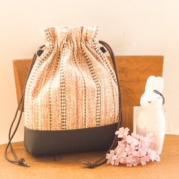 春色ミックスツイード調手織り布の巾着バッグ（ピンク）の画像