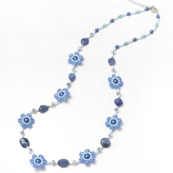 小花のネックレス・ブルー・446の画像