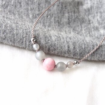 Grayish Pink Short Necklaceの画像