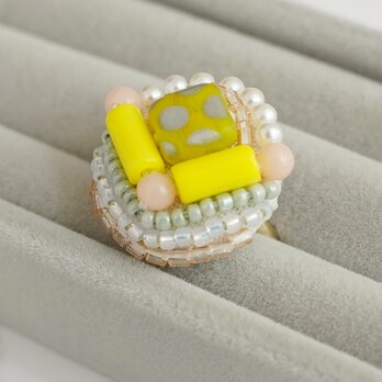 おゃべりな指輪2 フリーサイズ　ビーズ刺繍のリング　ドット　イエロー　マルチカラーの画像