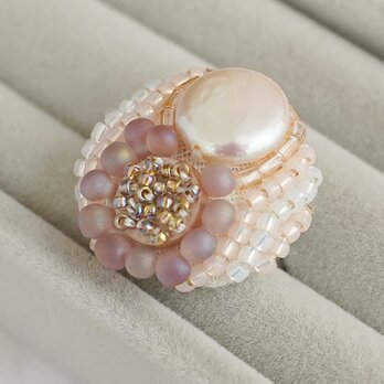 おゃべりな指輪5 フリーサイズ　ビーズ刺繍のリング　淡水パール　ホワイト　ピンクの画像