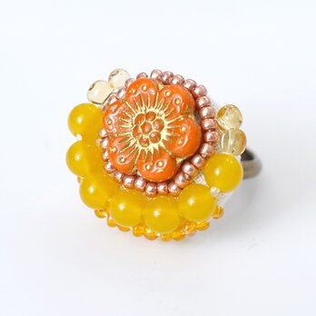 おしゃべりな指輪9　フリーサイズ　ビーズ刺繍のリング　フラワー　オレンジ　イエロー　カラフル　ビタミンカラーの画像
